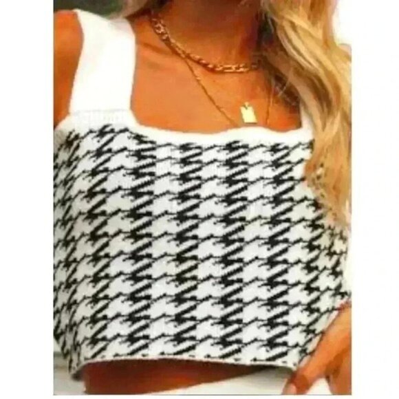 Willow & Wind Fuzzy Houndstooth Tank Sweater, Size M - Picture 2 of 5